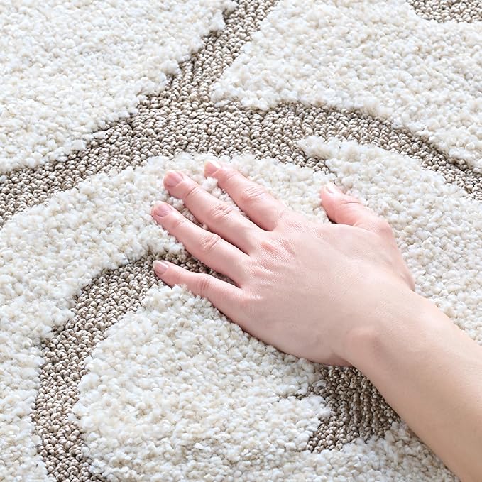 SAFAVIEH Florida Shag Collection Accent Rug - 4' x 6', Ivory & Beige, Scroll Design, Non-Shedding & Easy Care, 1.2-inch Thick Ideal for High Traffic Areas in Foyer, Living Room, Bedroom (SG455-13LT)