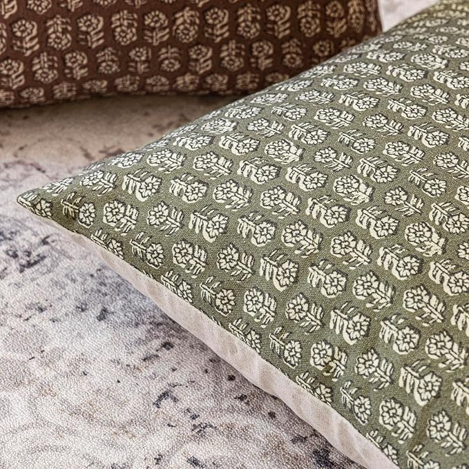 Foindtower Set of 2 Decorative Vintage Floral Print Throw Pillow Covers Neutral Modern Farmhouse Cushion Covers Boho Home Decor for Sofa Chair Couch Bedroom Living Room Outdoor,18×18 Inch,Sage Green