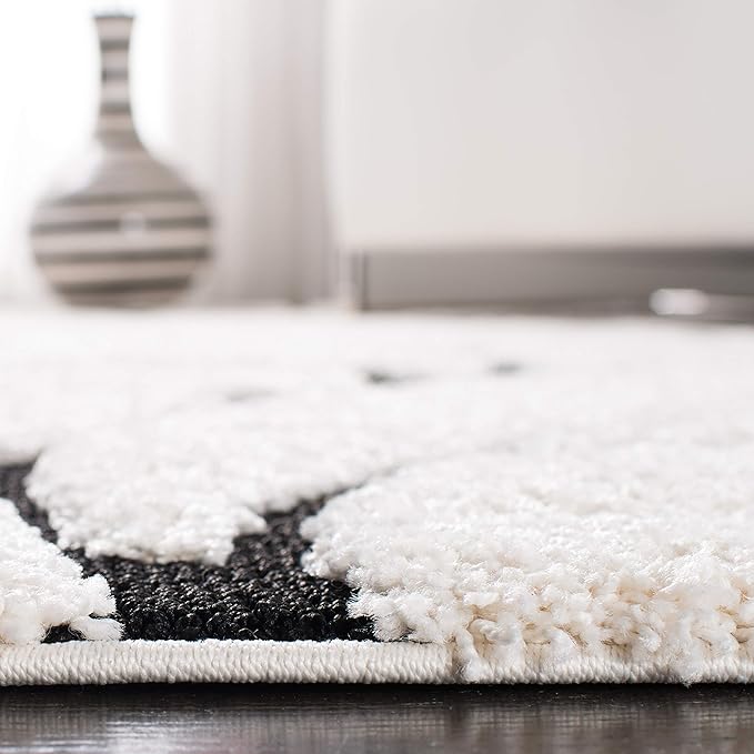 SAFAVIEH Florida Shag Collection Accent Rug - 4' x 6', Ivory & Black, Scroll Design, Non-Shedding & Easy Care, 1.2-inch Thick Ideal for High Traffic Areas in Foyer, Living Room, Bedroom (SG455-1290)