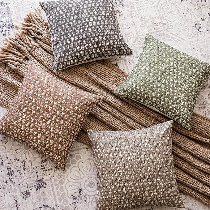 Foindtower Set of 2 Decorative Neutral Floral Print Throw Pillow Covers Vintage Farmhouse Cushion Covers Boho Home Decor for Sofa Chair Couch Bedroom Living Room Outdoor,18×18 Inch,Light Orange Brown